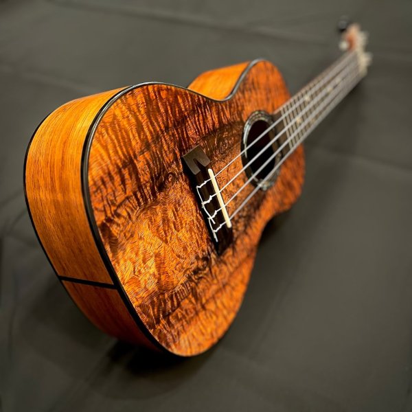 画像1:  【限定生産】  KUMU ukulele / Concert Tuxedo   (1)