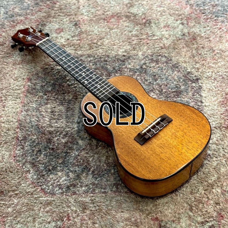 画像2:  【OUTLET】  KUMU ukulele / Tuxedo Concert (#22073866)   (2)
