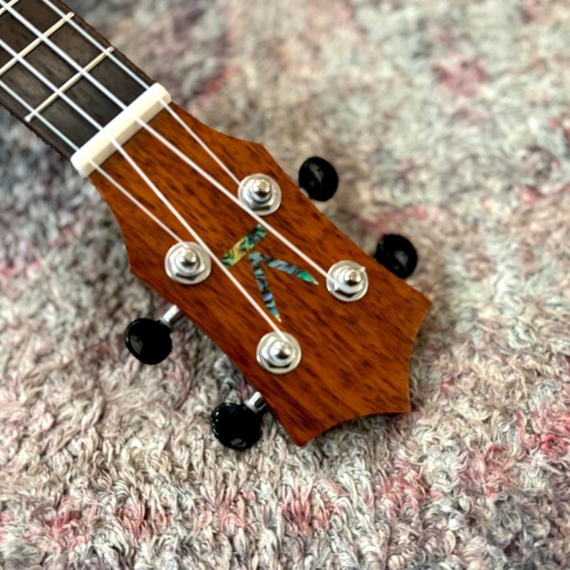 画像5:  【OUTLET】  KUMU ukulele / Tuxedo Concert (#23060558)   (5)