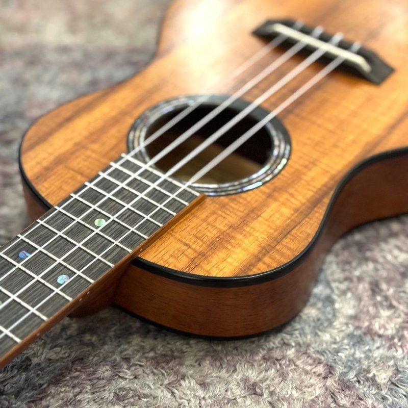 画像4:  【OUTLET】  KUMU ukulele / Feather Tenor w / Five-O by LRBaggs (#18081468)   (4)