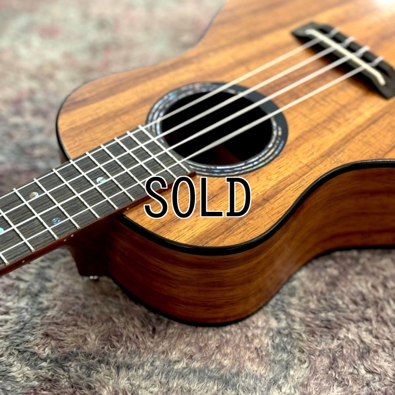 画像3:  【USED】  KUMU ukulele / Tuxedo Tenor w / Five-O by LRBaggs (#20060043)  【店頭展示品】 (3)