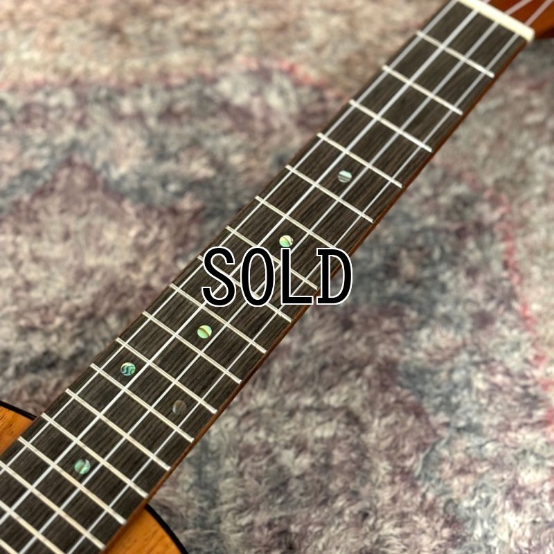画像4:  【USED】  KUMU ukulele / Tuxedo Tenor w / Five-O by LRBaggs (#20060043)  【店頭展示品】 (4)