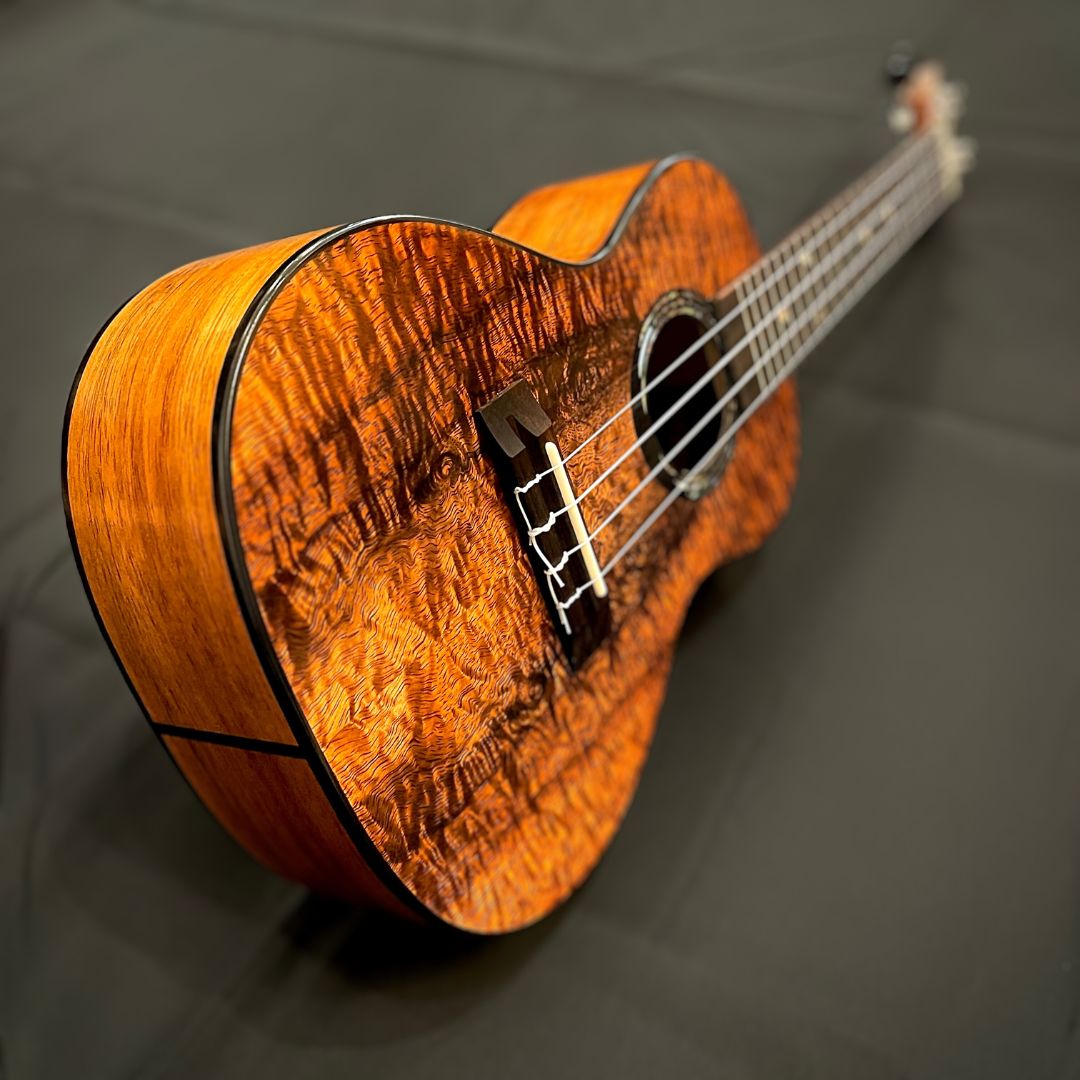 【限定生産】 KUMU ukulele / Concert Tuxedo 